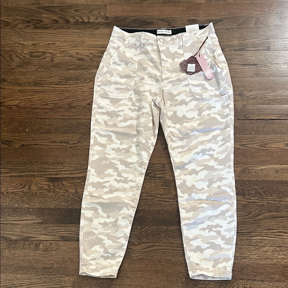 NWT - KNOX ROSE camo Print Pants